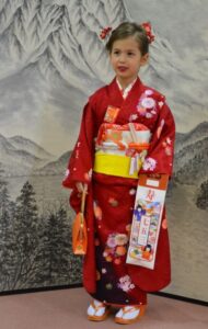 （七五三）五歳の女の子、日本の着物で。
