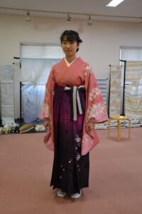 ご卒業おめでとうございます。袴のお着付しました。