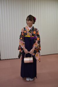 ご卒業おめでとうございます。袴のお着付をしました。