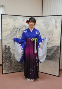高校ご卒業おめでとうございます。袴のお着付しました。