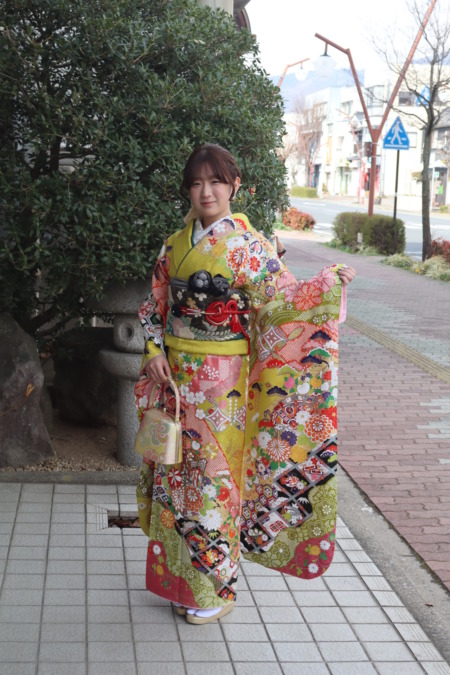 2027年成人式前撮りのお着付けをしました